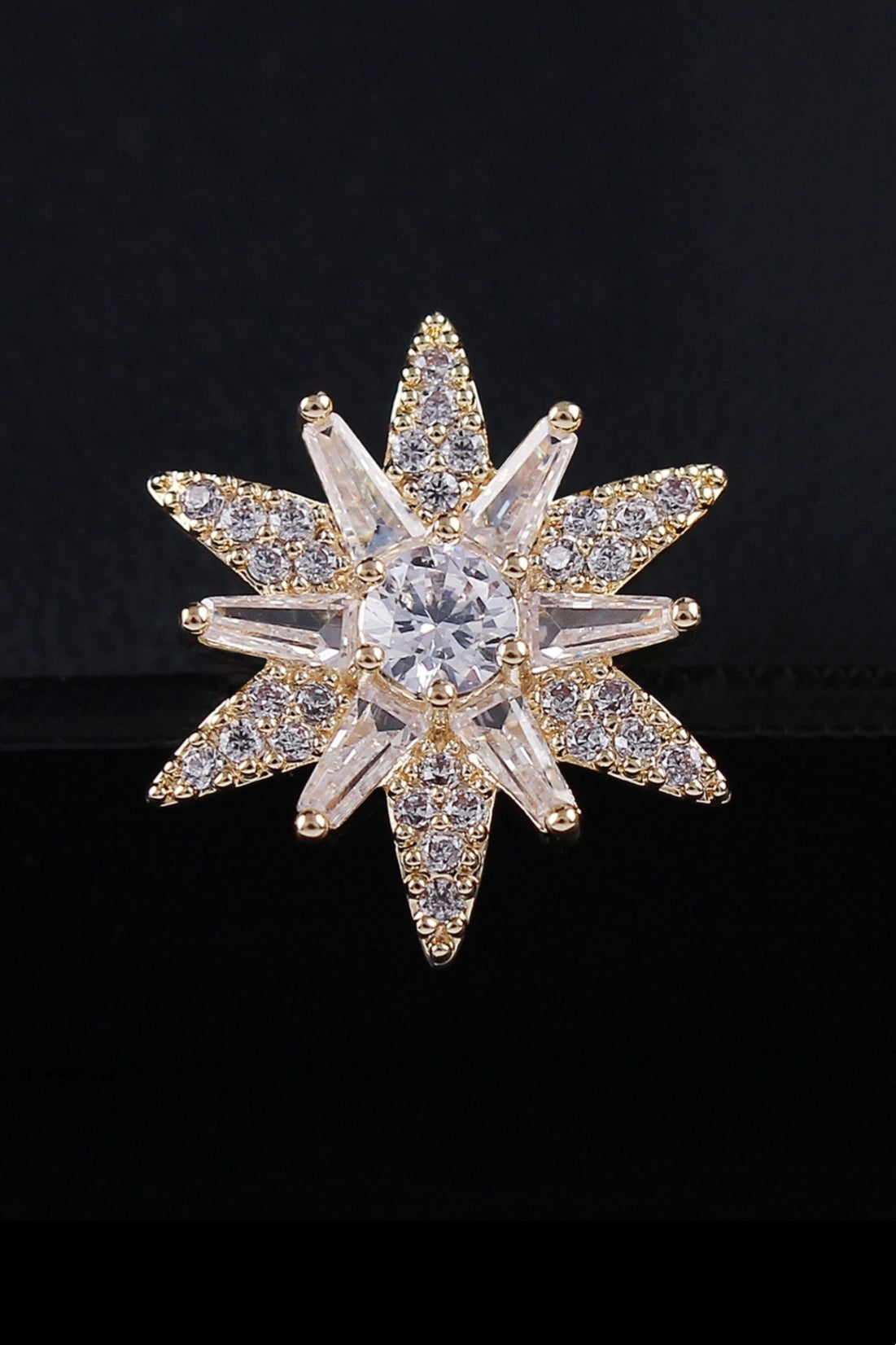 Fashion Gold Six-pointed Star Men's Lapel Pin