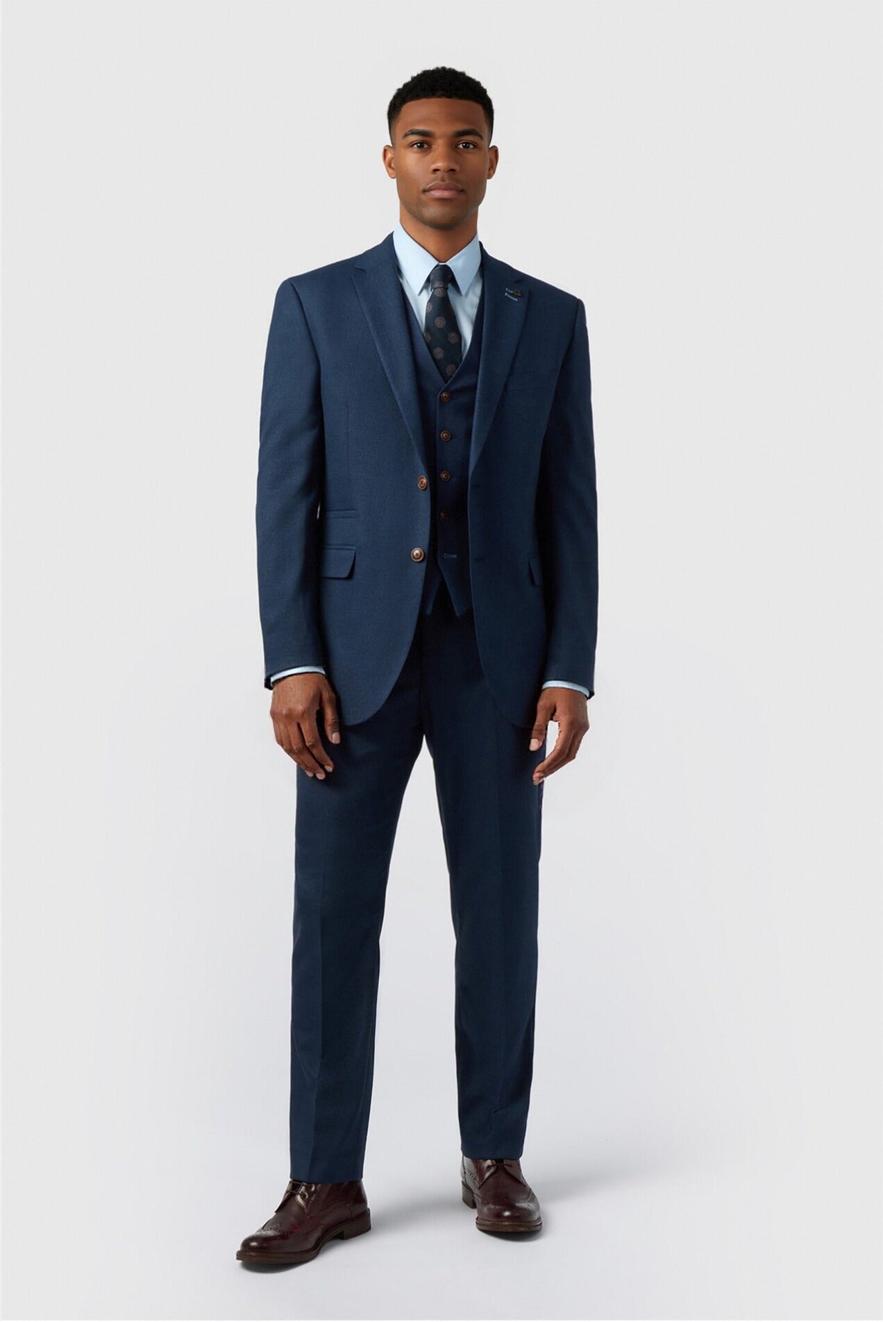 Latest Navy Notched Lapel Men Suits With Waistcoat Secondary image