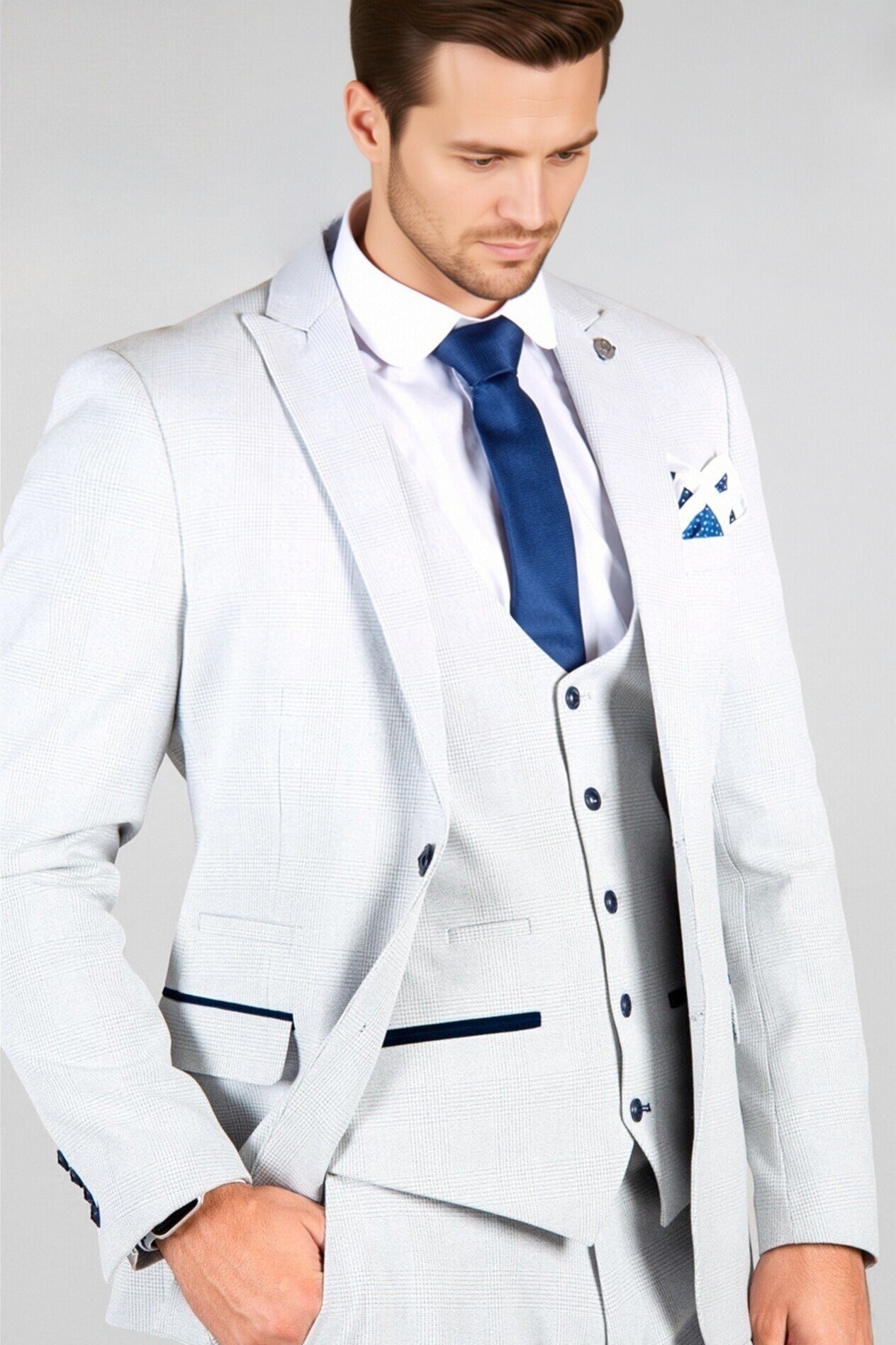 New Arrival Gray 3 Pieces Notched Lapel Checked Men Suits Main image